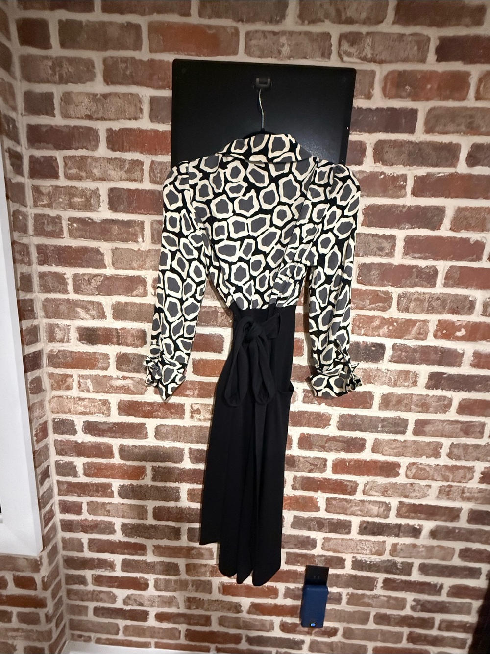 Diane Von Furstenberg Black and Cream Geometric Long Sleeve Dress - Picture 3 of 3